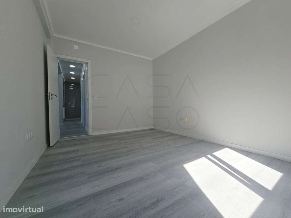 T2 Remodelado com Vista Rio e Ampla Arrecadação | Fonte do Lavra, S...-7