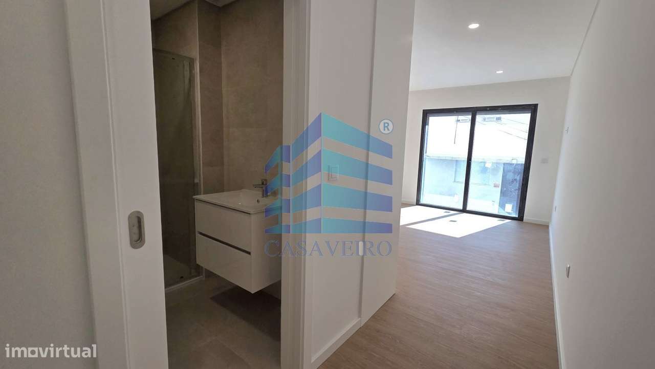 Apartamento T2  com varanda no centro de Esgueira-7