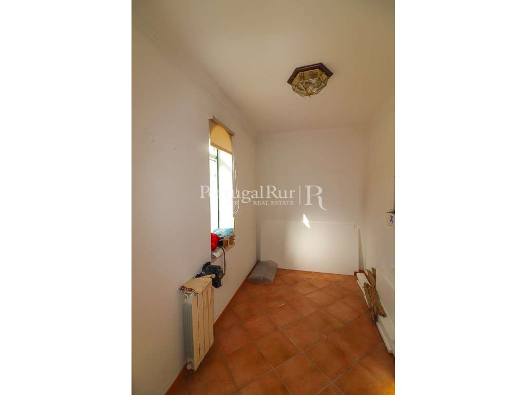 Elegante Moradia T4 com Jardim e Anexos em Alpiarça-7