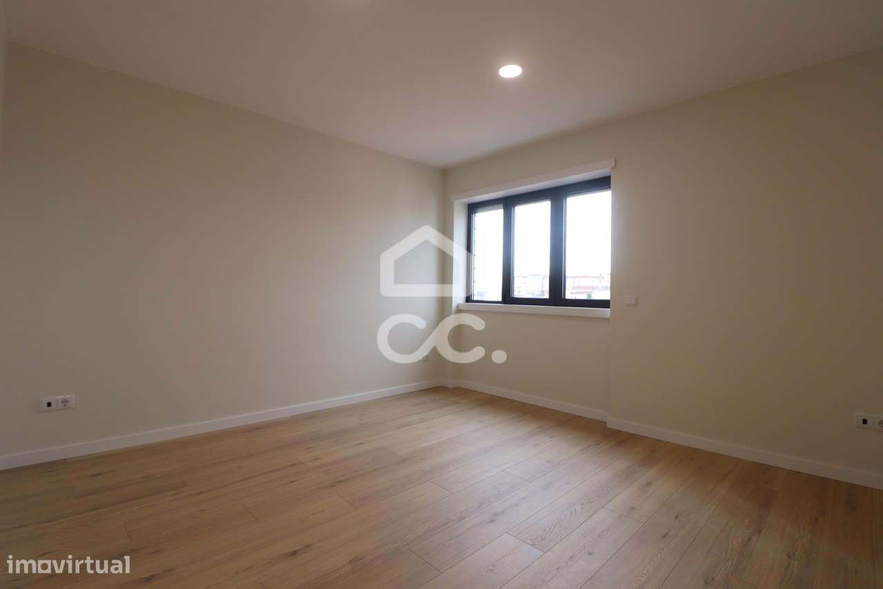 Oportunidade em Celas – T2 Totalmente Renovado com Vista Cidade e Rio - Grande imagem: 5/15