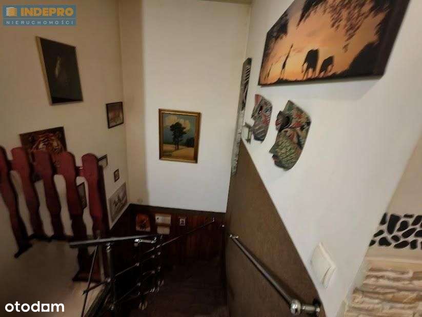 Zielona enklawa w mieście – dom z potencjałem!-15