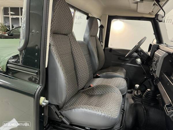 Land Rover Defender 90 SW 2.5 Td5 E - 11