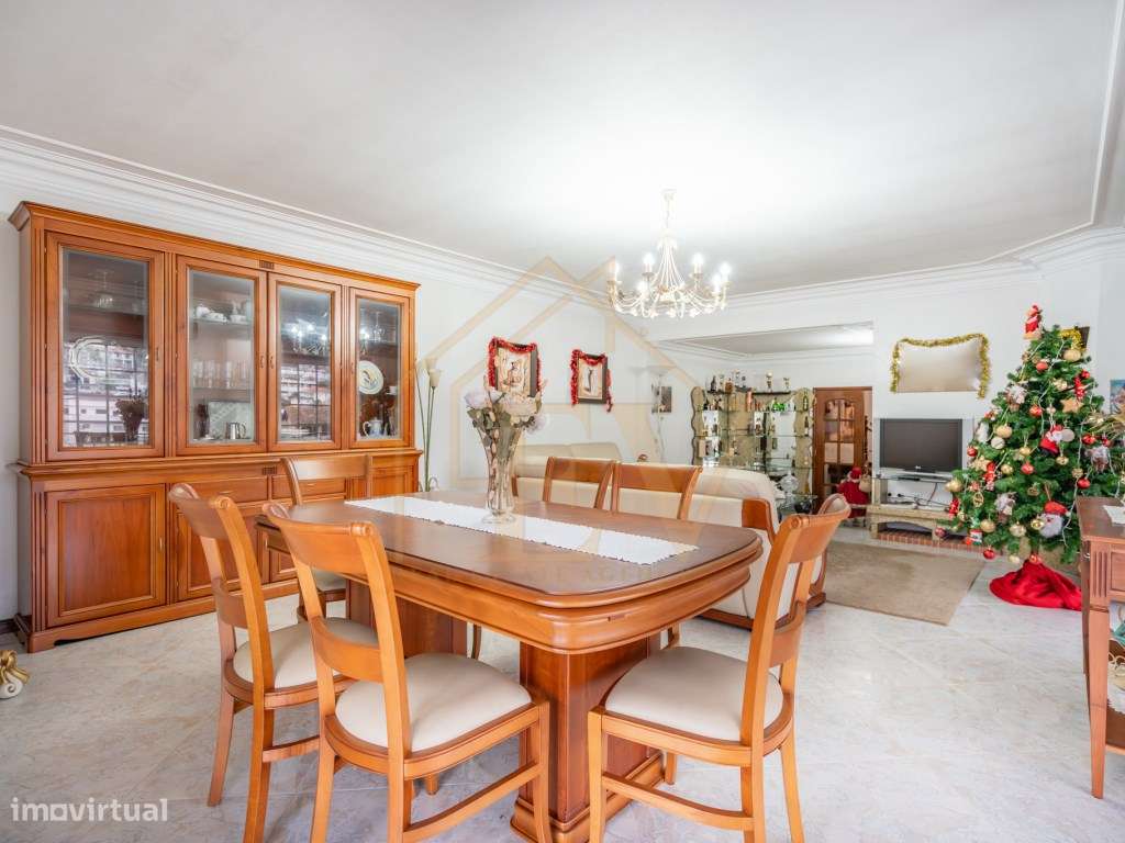 Moradia T4 em Aldão-22