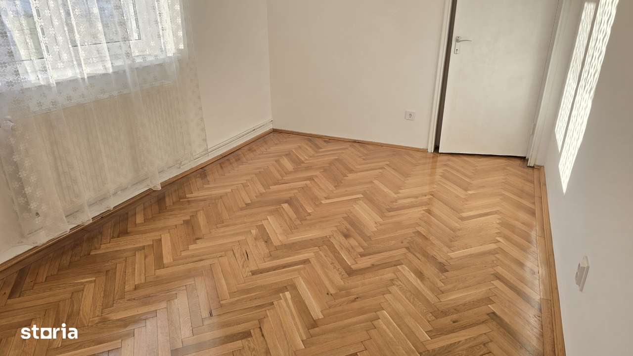 Vand sau inchiriez apartament 4 camere, Deva, Pieta Centrale, etaj 3,-13