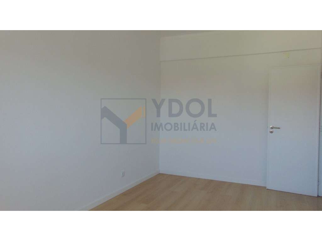 T1 Remodelado com Varanda Generosa e Excelente Luminosidade no Alto...-11