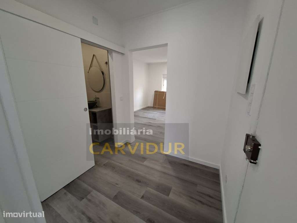 Baixa da Banheira T2 totalmente remodelado-8