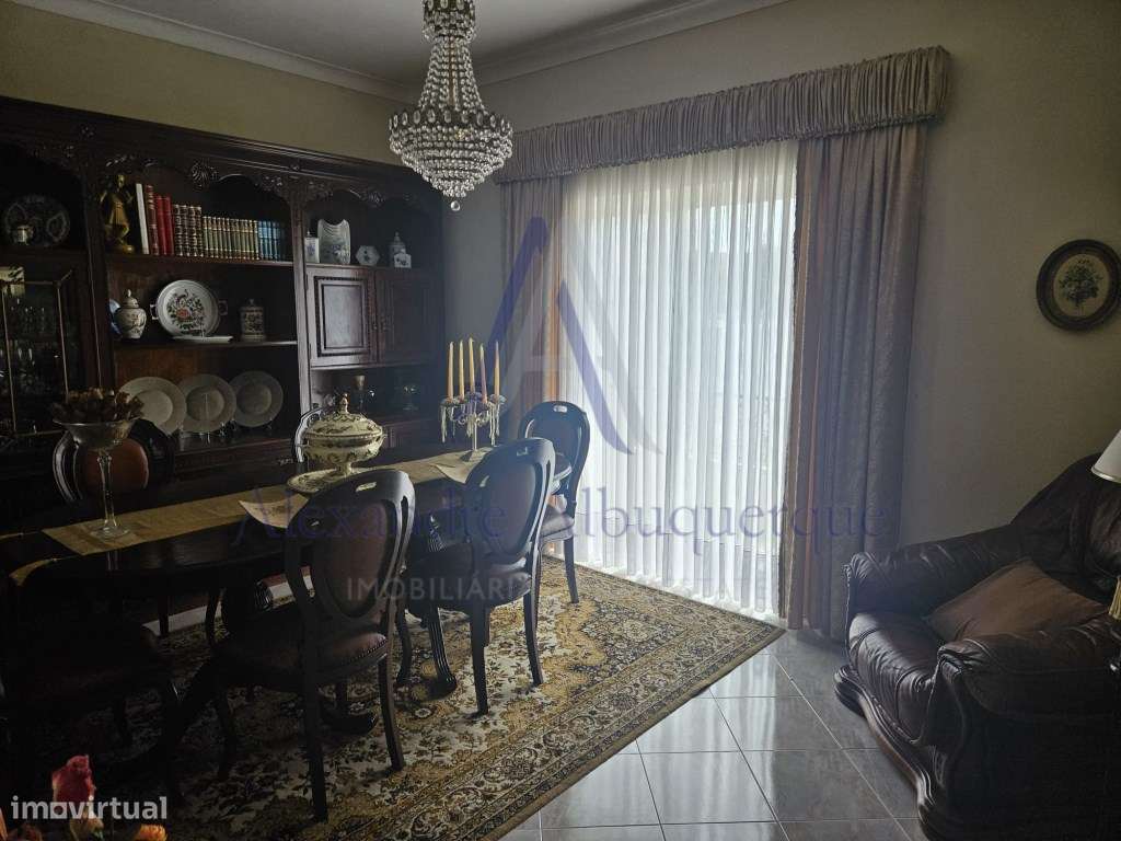 Moradia com anexo e espaço comercial.-9