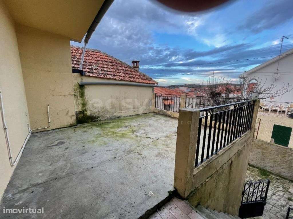 Moradia por recuperar em Vila Nova Foz Côa - Grande imagem: 4/11