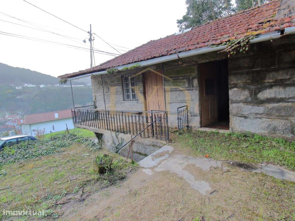 Moradia com terreno Para Restauro-10