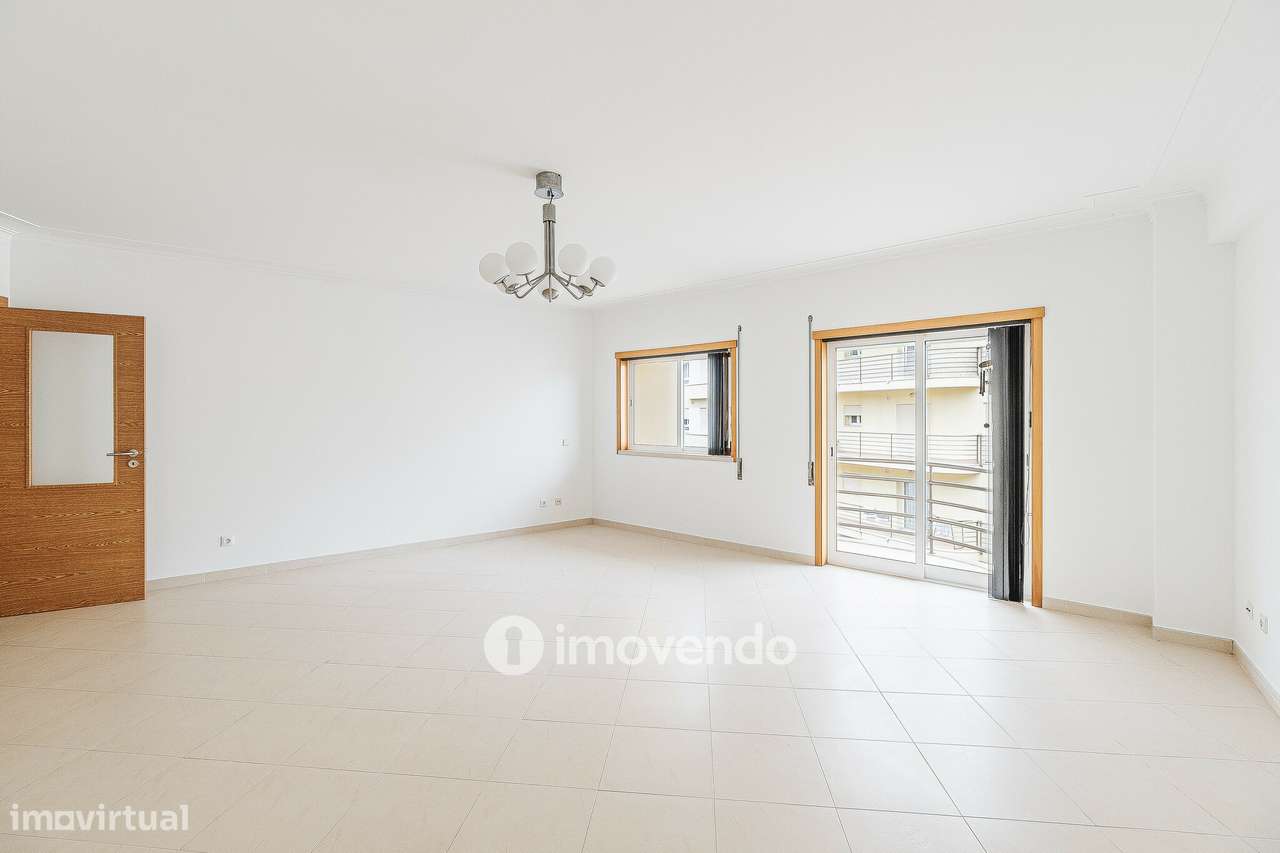 Apartamento T3 com estacionamento em S. João dos Montes - Grande imagem: 4/50