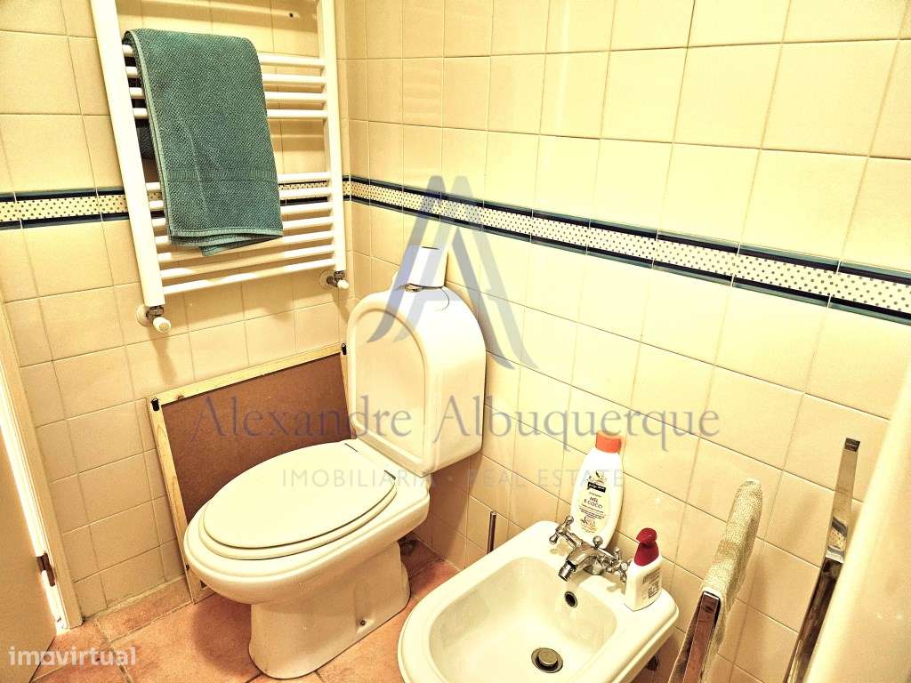 Moradia Isolada T4 de Prestígio com Piscina e Jardim-22