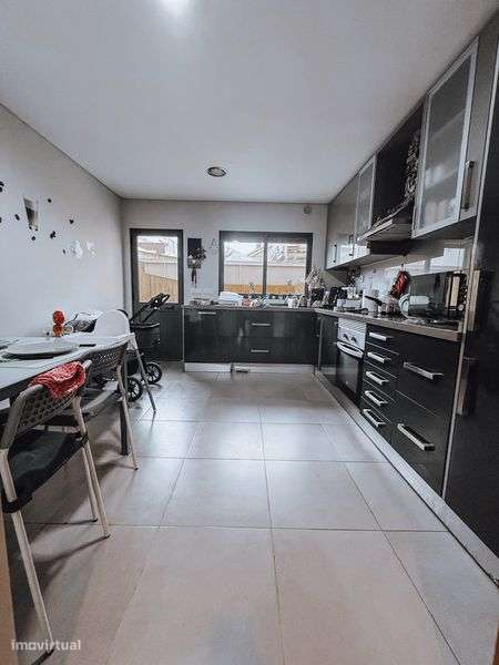 Moradia em Banda T3 com 150 m², Quintal, Terraço - Grande imagem: 5/8