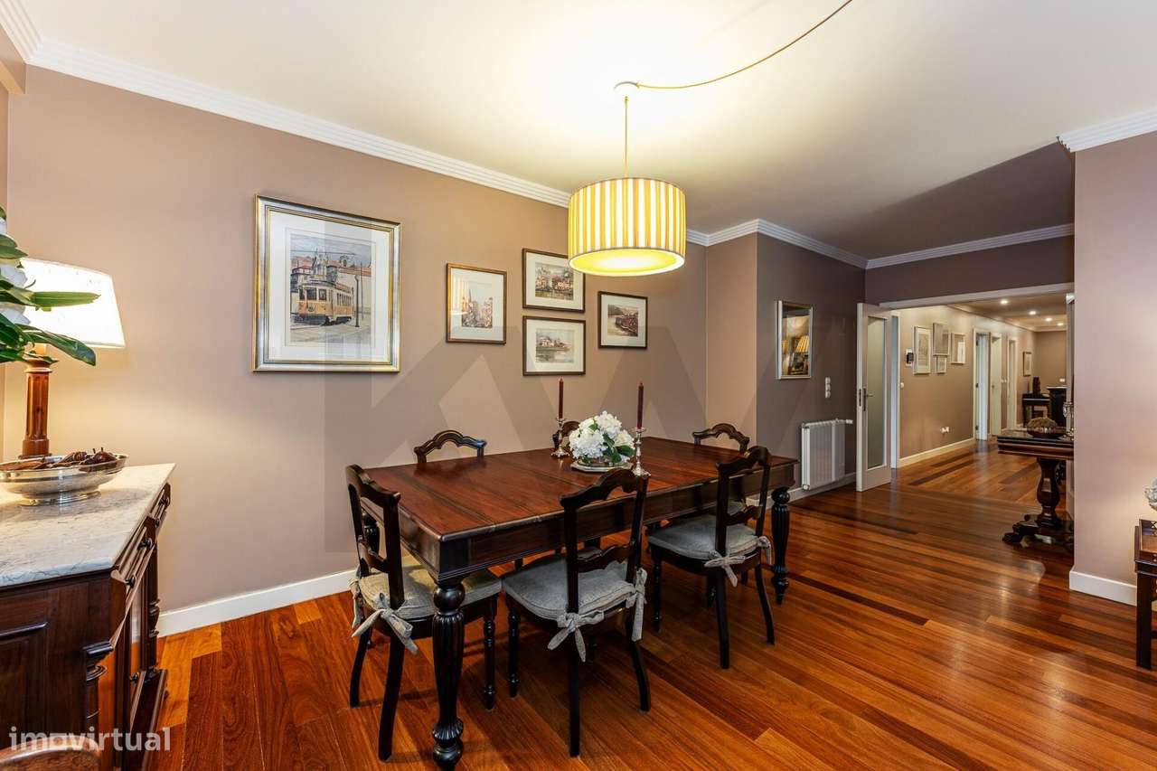 Excelente T5  em Condominio Fechado a Marechal Gomes da Costa, Porto-24