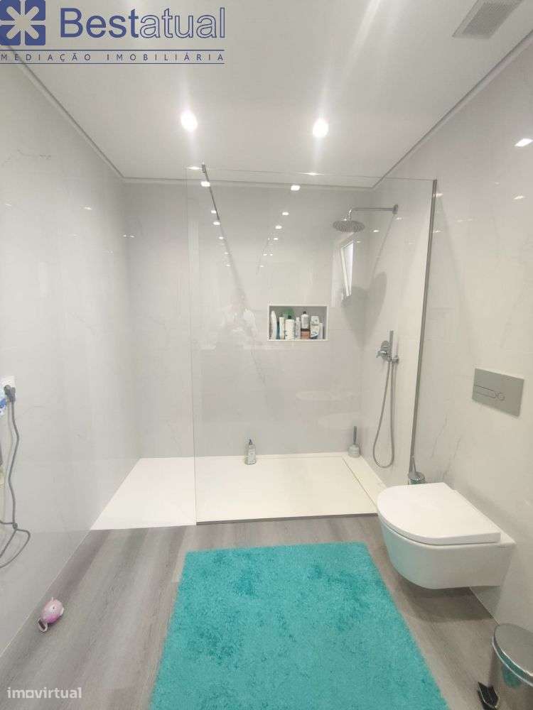 Moradia T 3 -4 frentes- de Luxo c/Piscina - Sande São Lourenço-37