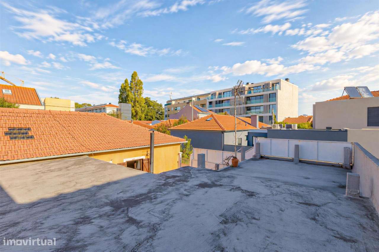 Moradia | Potencial para Remodelação | À Avenida Antunes Guimarães-37
