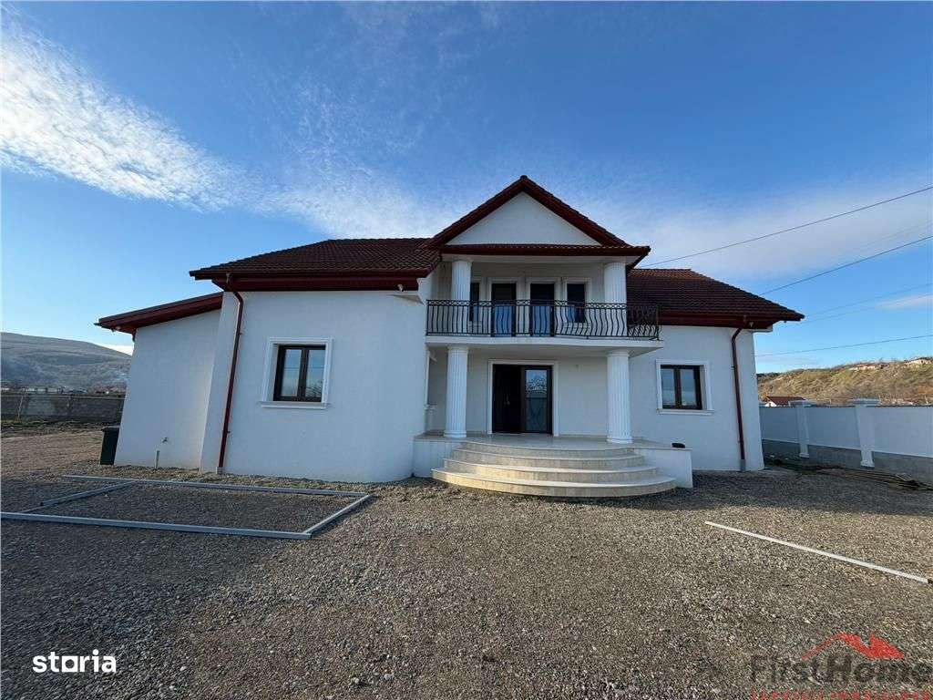 Vila deosebita Parter + Mansarda de vanzare in Odobesti - Imagine principală: 2/20