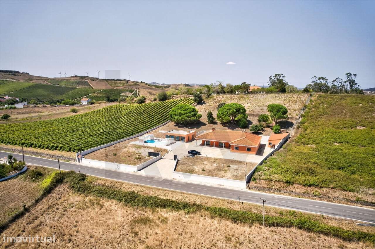 Moradia T5 com piscina e mais de 8.000 m2 de terreno | Seramena, Sobra-2