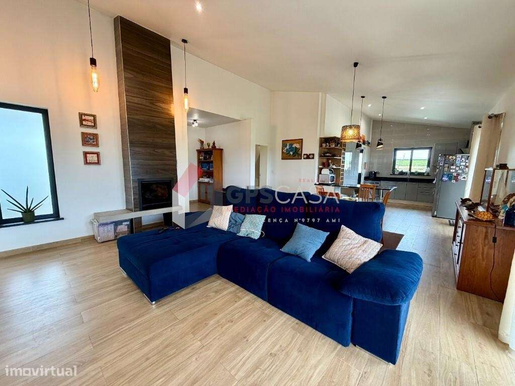 Moradia T3 de arquitetura moderna com excelentes áreas!-16