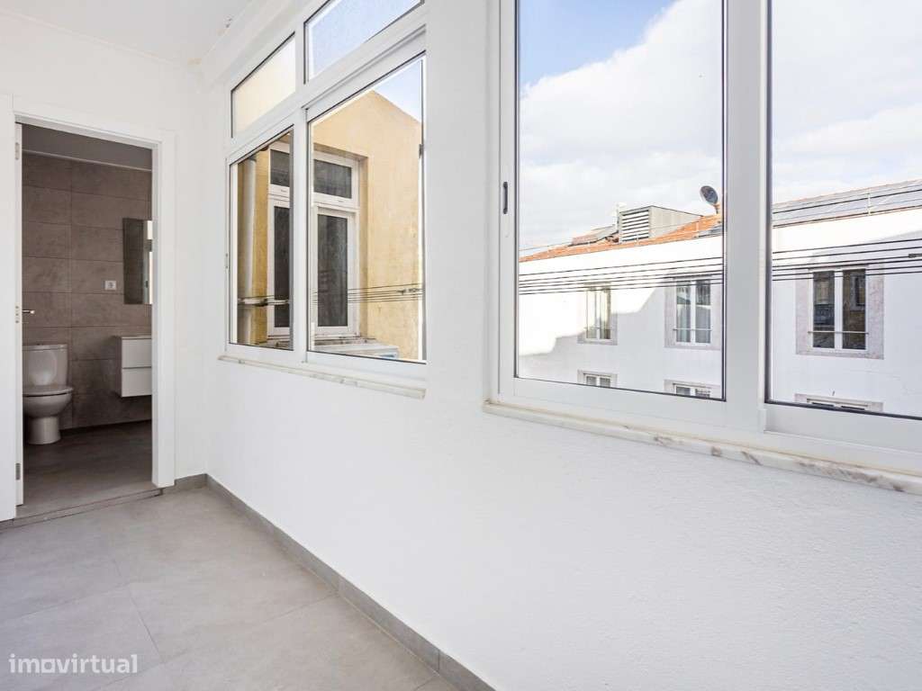 T4 renovado no centro de Lisboa, perto da Avenida da Liberdade-20