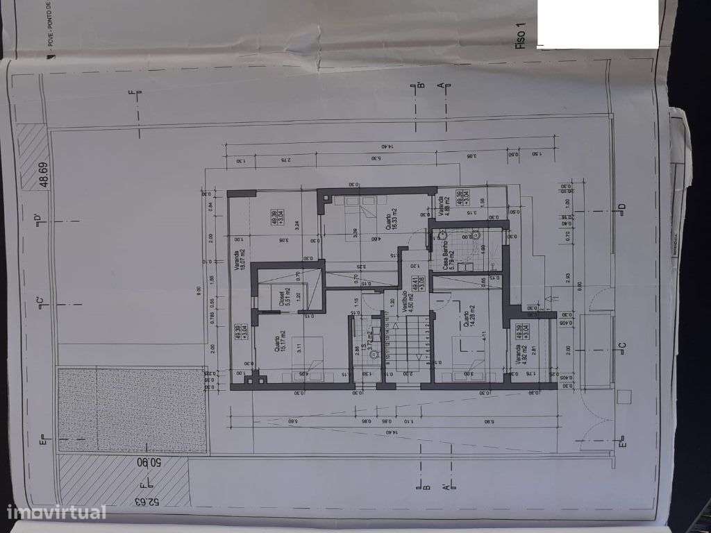 Excelente Moradia Isolada Duplex com 5 Assoalhadas-24