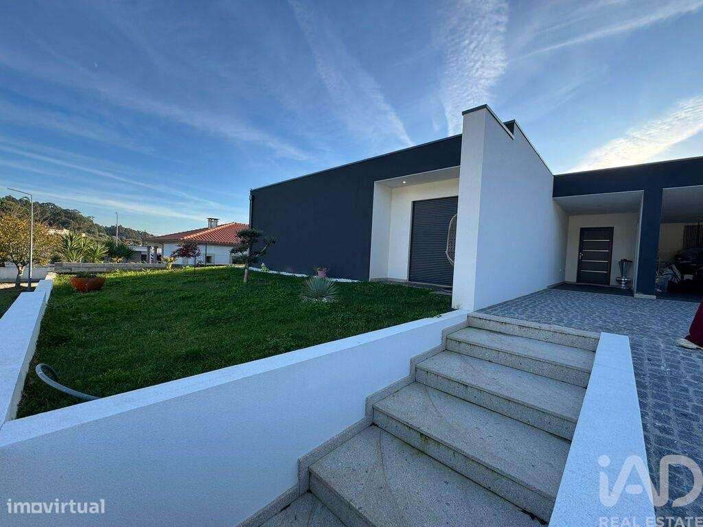Casa / Villa T4 em Cabração e Moreira do Lima de 150 m2 - Grande imagem: 1/2