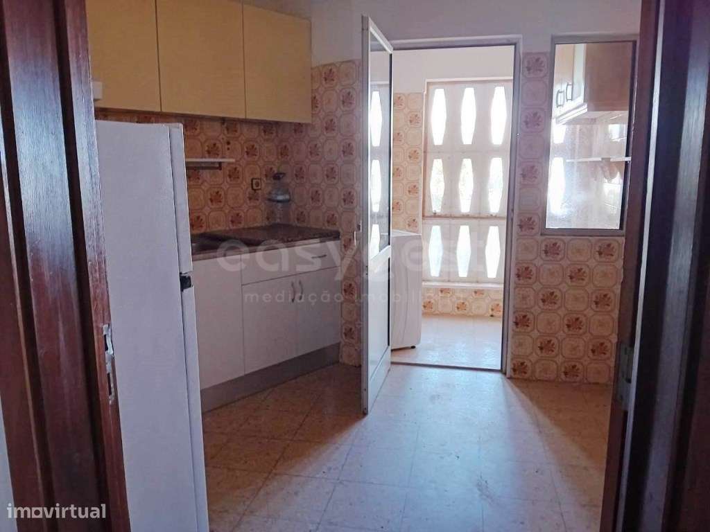 Apartamento T2 localizado na Pedra Mourinha, perto de escolas - Grande imagem: 3/23