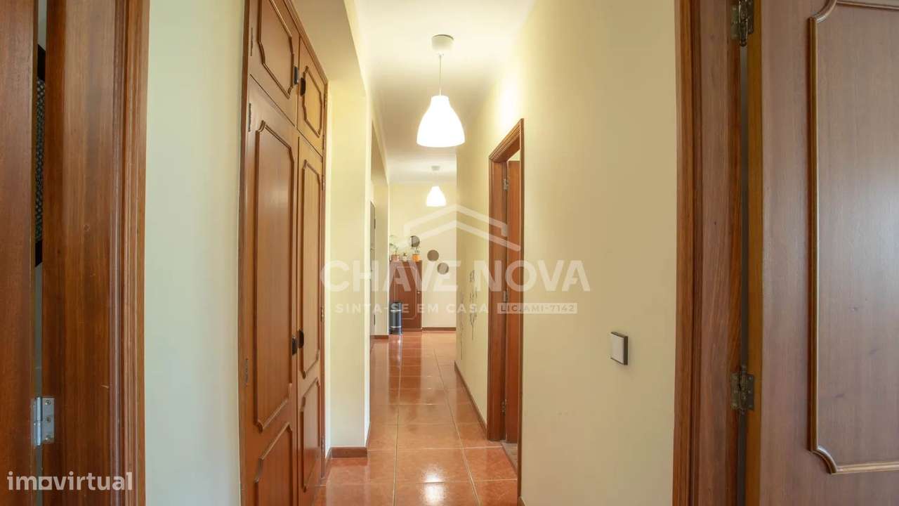 T2+1 c/ Lugar de Garagem e Arrumos em Mafamude (Laborim)-12