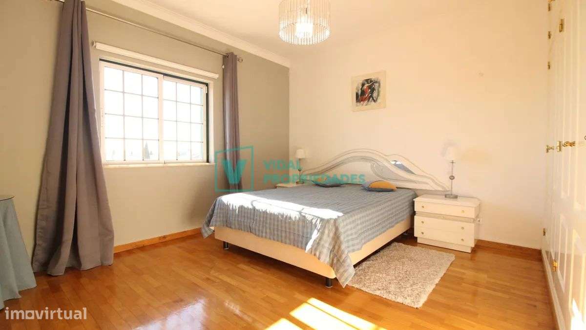 Moradia T7 com piscina e garagem em Loulé-42