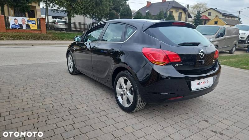 Opel Astra 1.7 CDTI DPF Active - 8