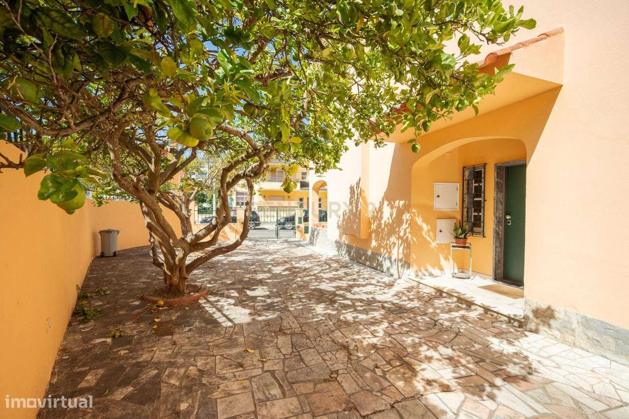 Moradia remodelada de 6 assoalhadas Exclusiva no Estoril-43