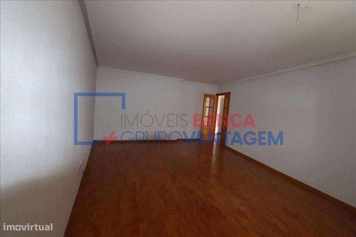 Apartamento T2 com  110 m2 situado em Alhos Vedros (Moita) - Grande imagem: 3/8