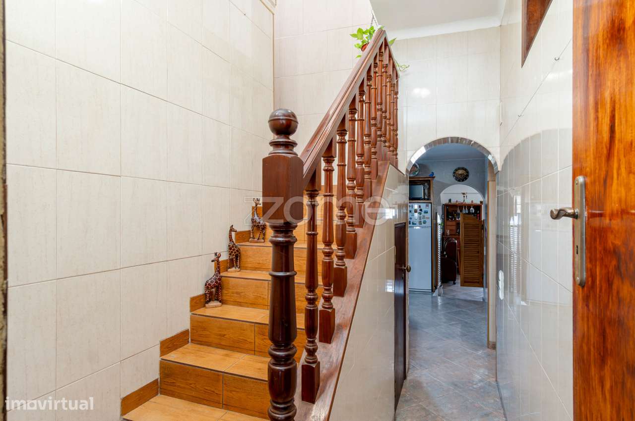 Moradia T1 + 1 Azambuja com Espaço Comercial-30