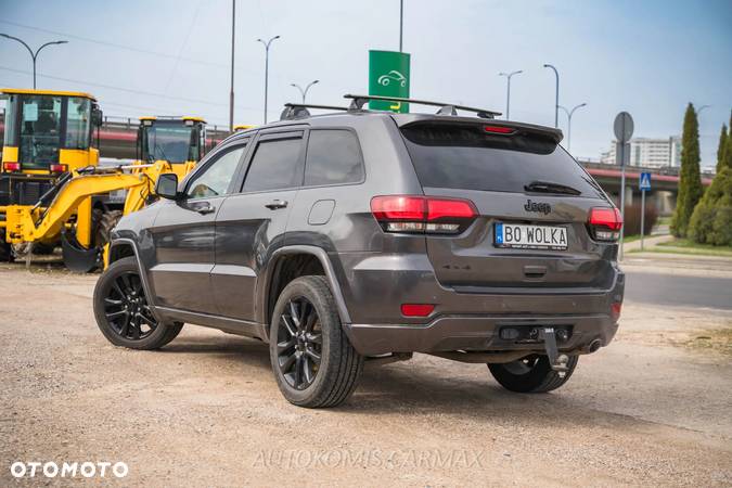 Jeep Grand Cherokee - 10