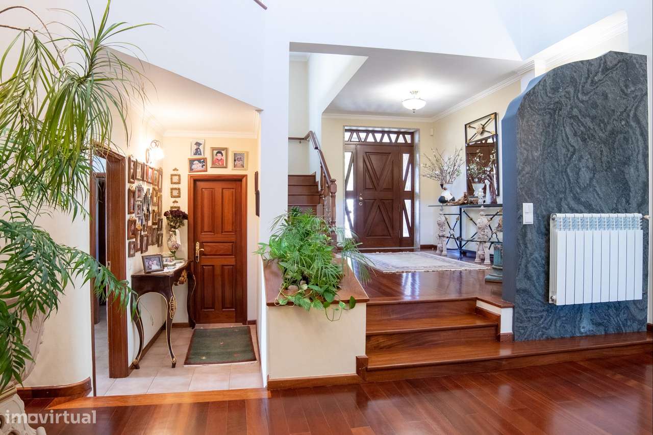 Moradia T6 Exclusiva com terreno de cerca 4.000 m² e Piscina Privada e-12