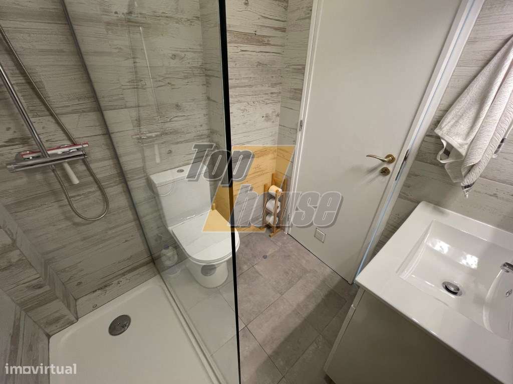 Apartamento T1 Totalmente Reabilitado em Santo António da Caparica-14