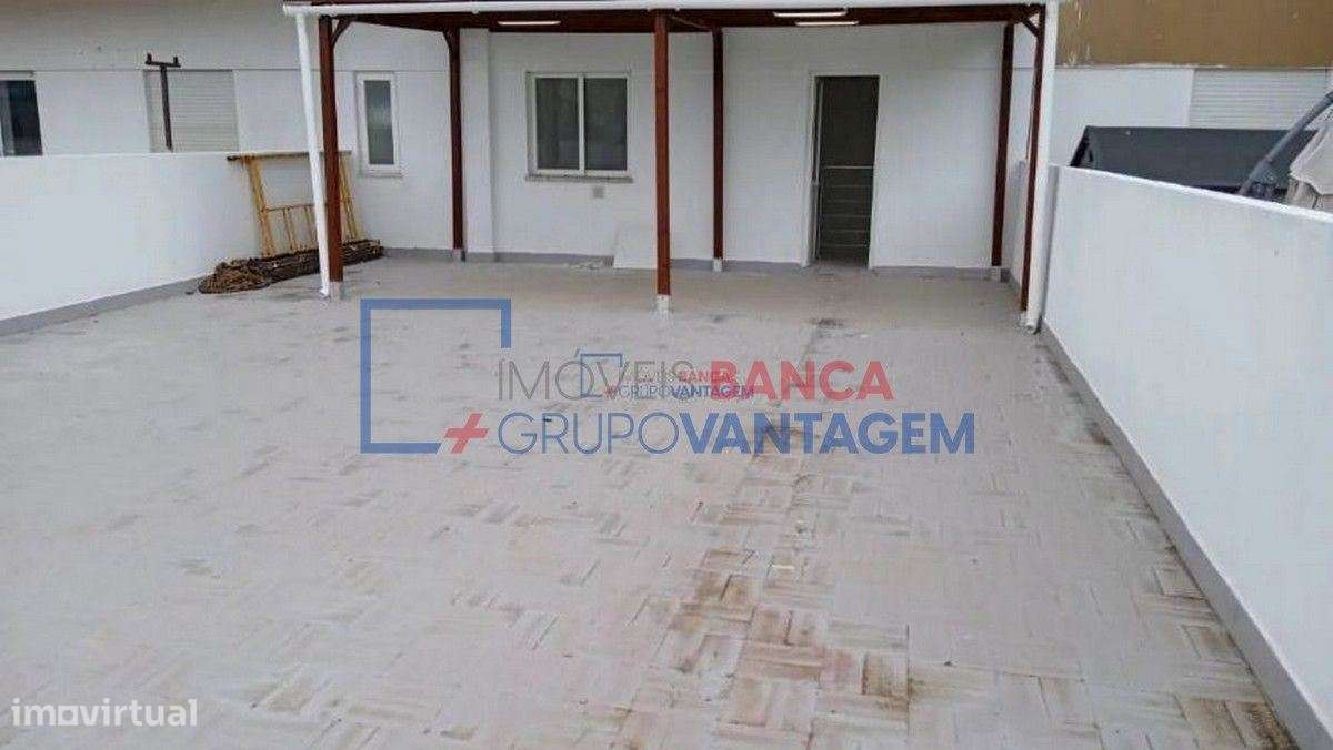 ESPAÇO COMERCIAL COM TERRAÇO NO BARREIRO - Grande imagem: 2/9