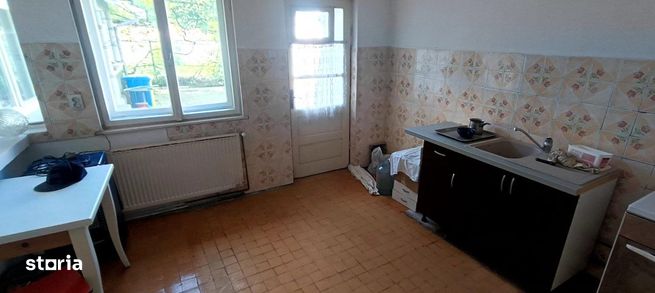 Casa sanatoasa in centrul localitatii Cristian-7