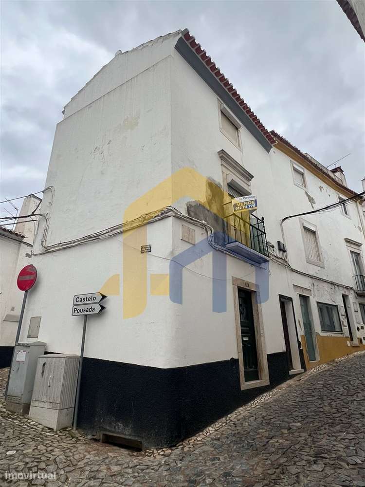 Moradia em Banda com Duas Habitações Independentes – Centro Histórico-23