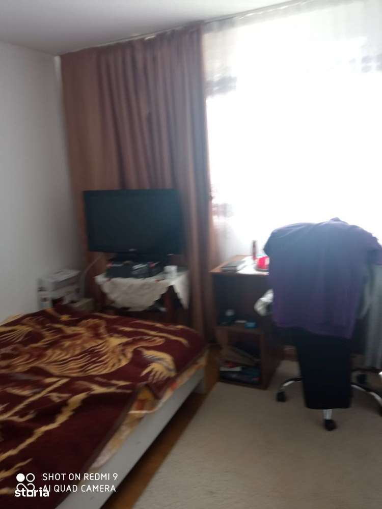 Apartament 3 camere cf 1 semidecomandat zona Micro 5-2