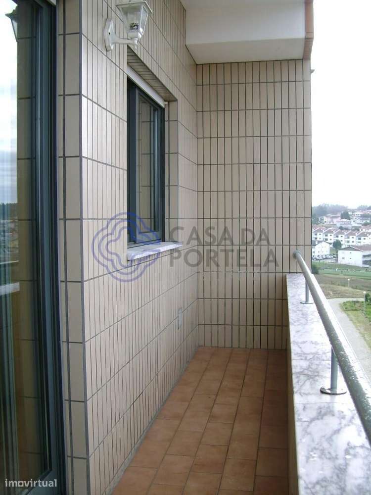 Apartamento T3, com varandas, garagem fechada, boas áreas - Grande imagem: 5/15