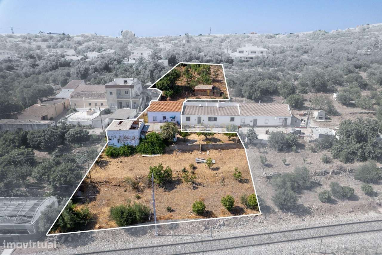 Moradia térrea renovada com dois quartos e terreno urbano, em Alcantar-6