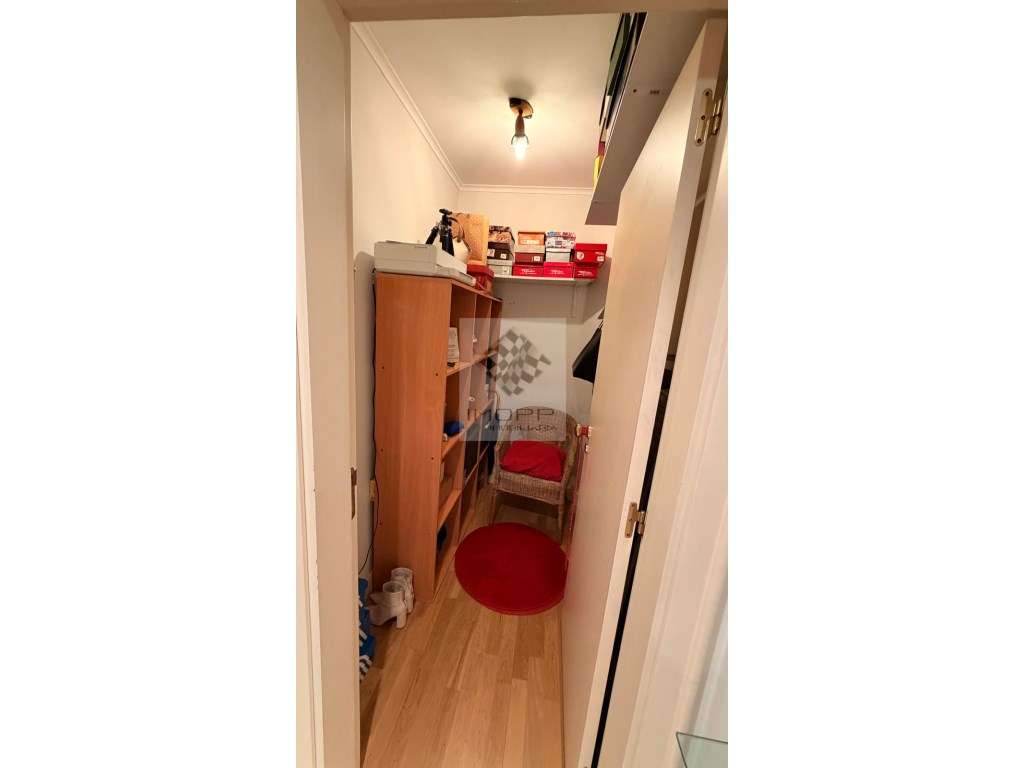T1 com Varanda e Parqueamento na Alta de Lisboa / Quinta do Lambert-17