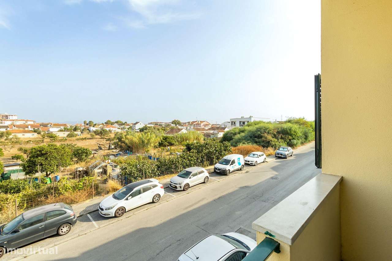 Moradia em Banda T3+1 com quintal e garagem em Zona Tranquila – Bacelo-22