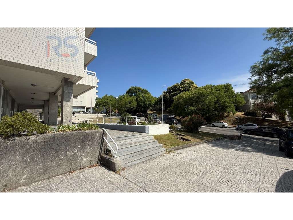 Loja rua egaz moniz - Grande imagem: 5/23