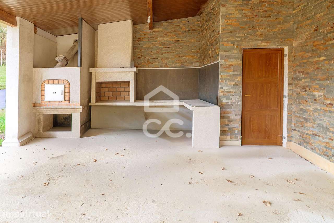 Moradia Térrea de Luxo com Cave | Conforto, Eficiência e Espaço Exteri-20