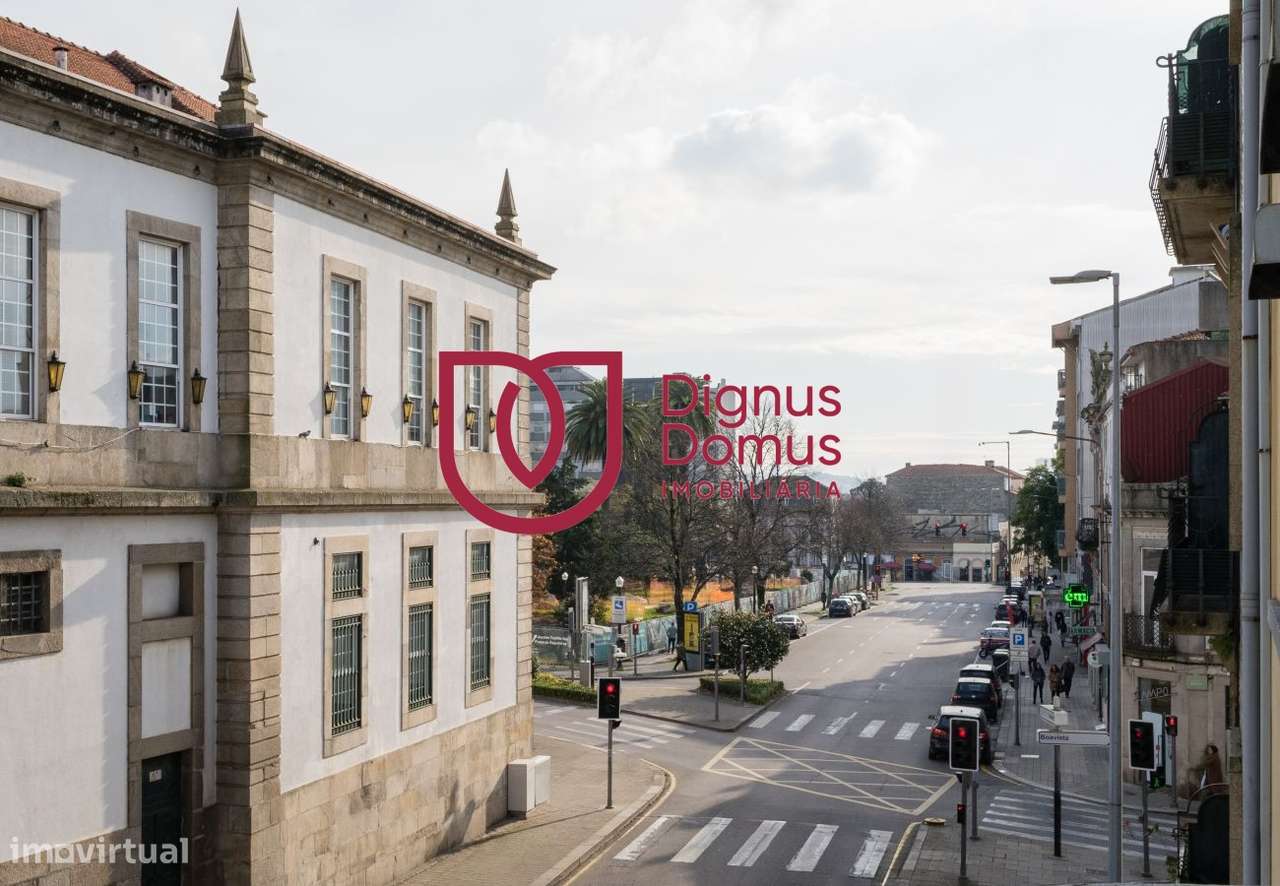 Investimento - T0 com gestão AL no coração do Porto-12