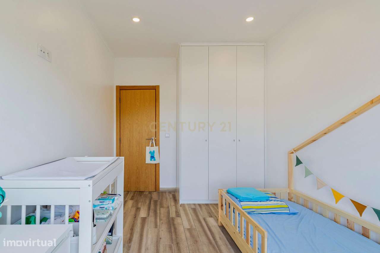 Apartamento T3 com varanda  no Feijó-17