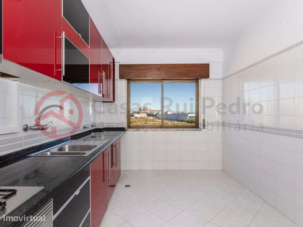 T2 Remodelado com Vista Deslumbrante sobre a Baía do Seixal, Amora - Grande imagem: 2/25