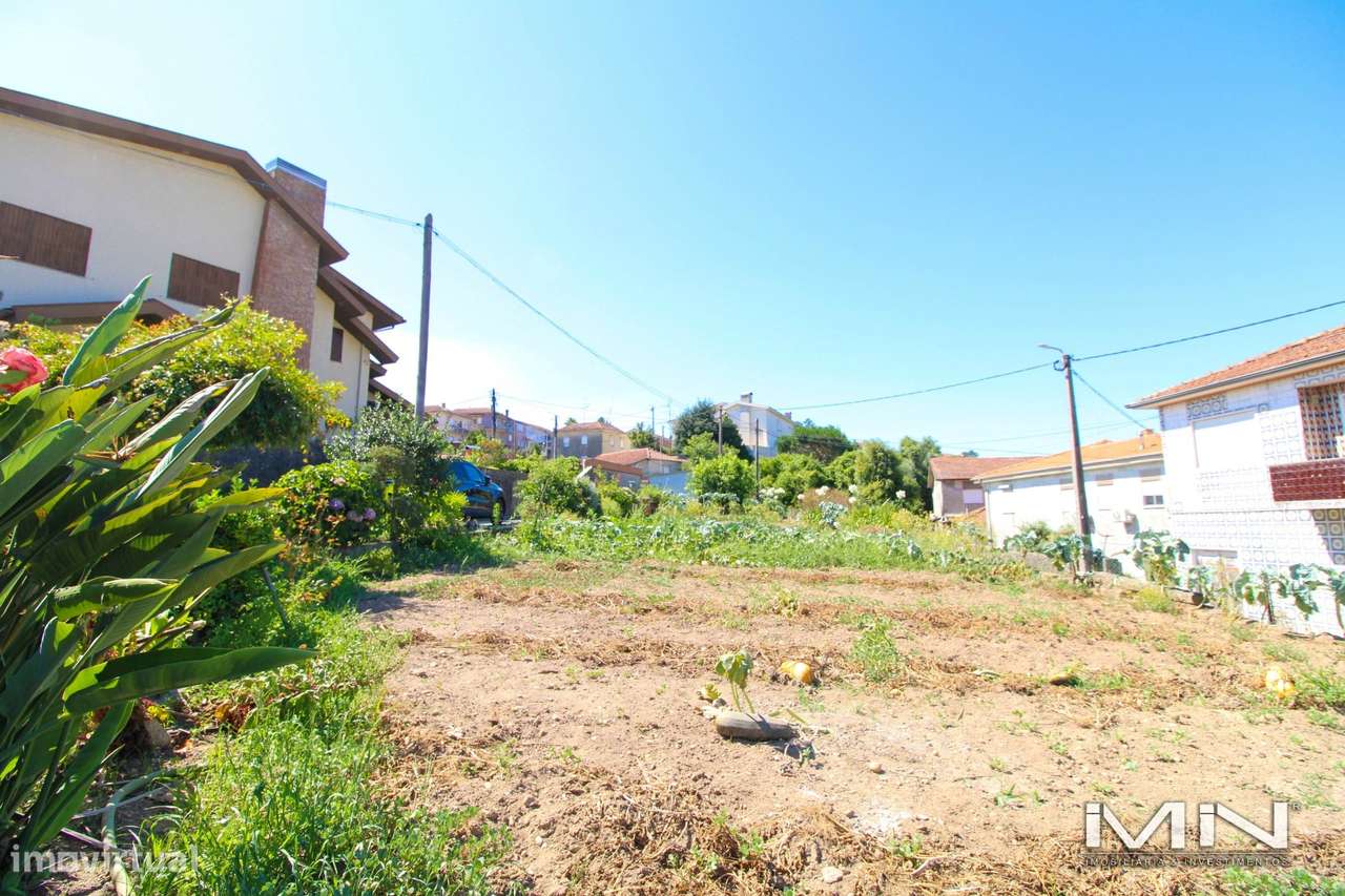 Mini Quinta com Construção Robusta, Poço, Adega e Viabilidade para Seg-42