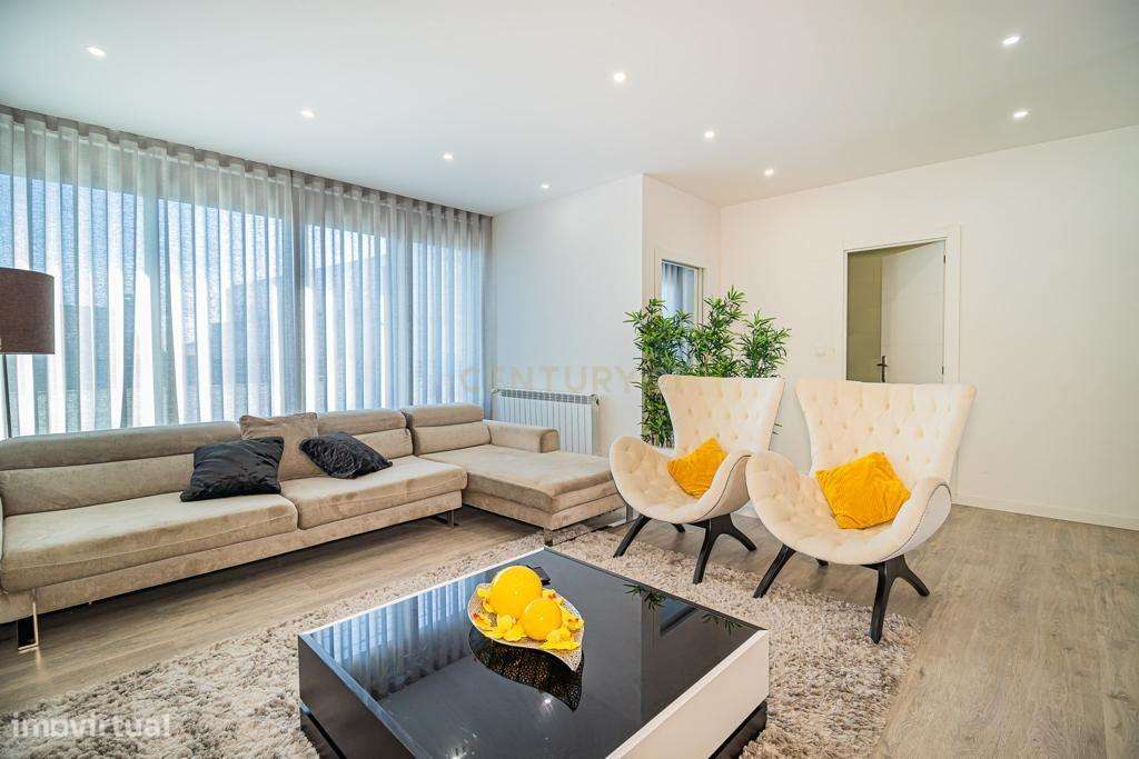 Moradia T6 com Vista para a Cidade em Loures-6